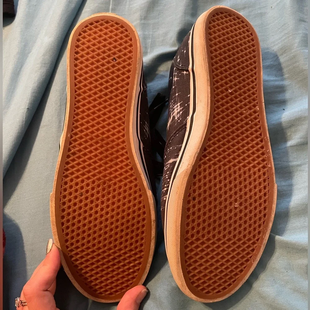 Vans - Picture 2 of 3